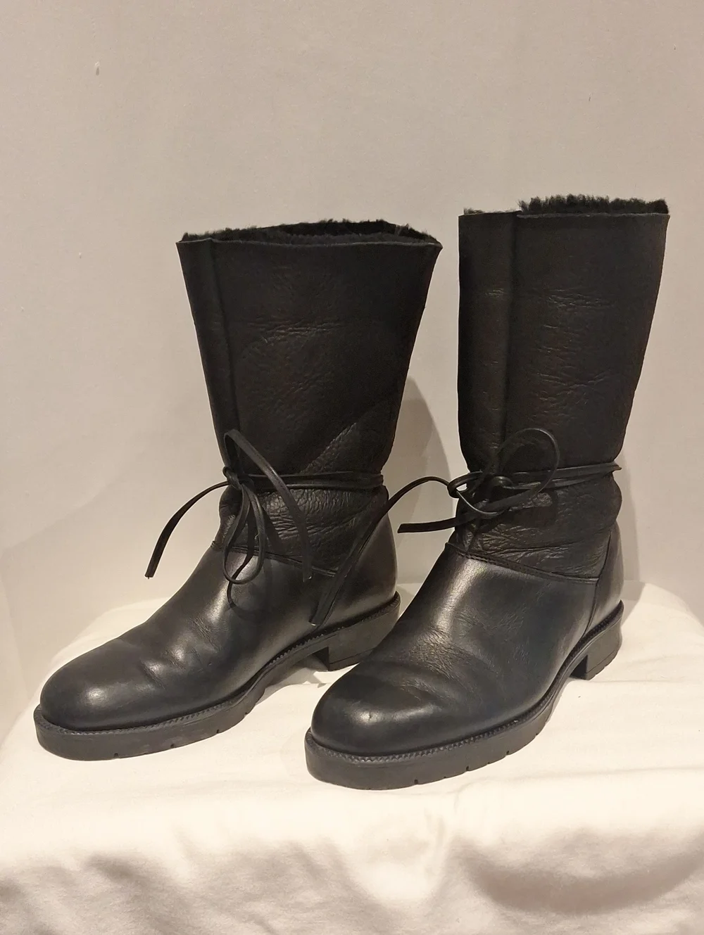Santana Canada Black Leather Mid-Calf Lace-Up Boots